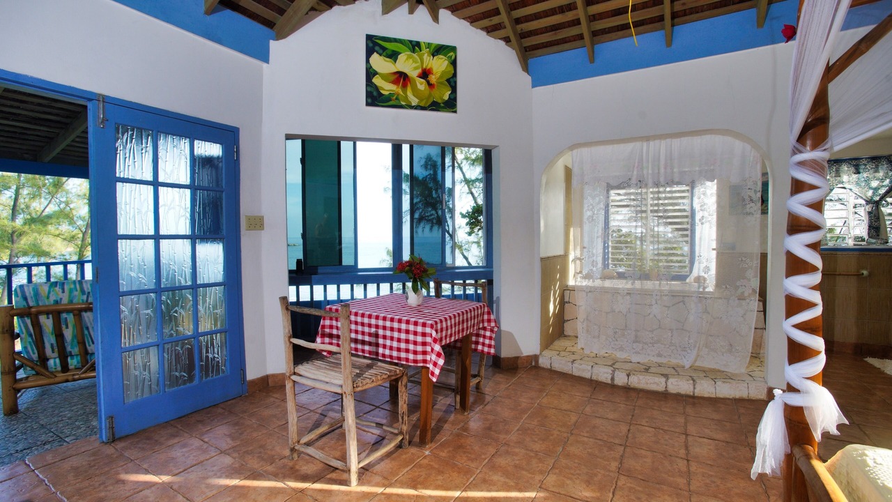 Photo of Patio Balcony in Robins Bay