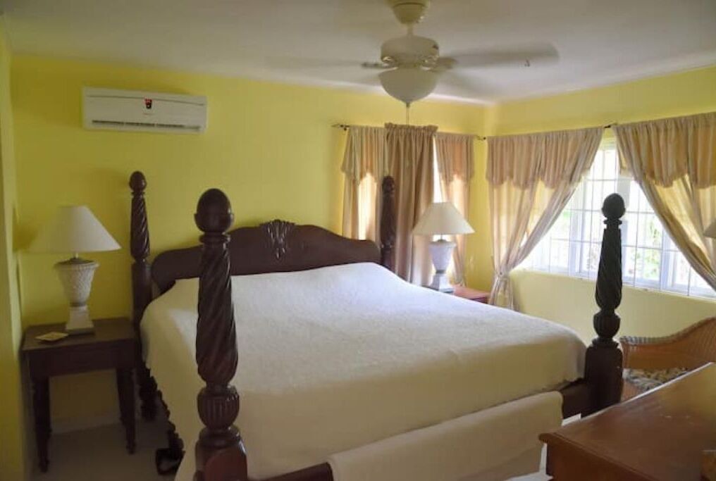 Photo of Bedroom in Marine Gardens