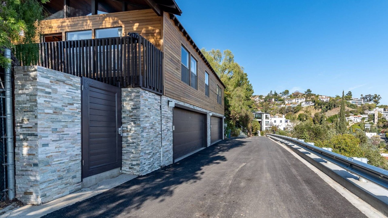 Photo of Others in Hollywood Hills