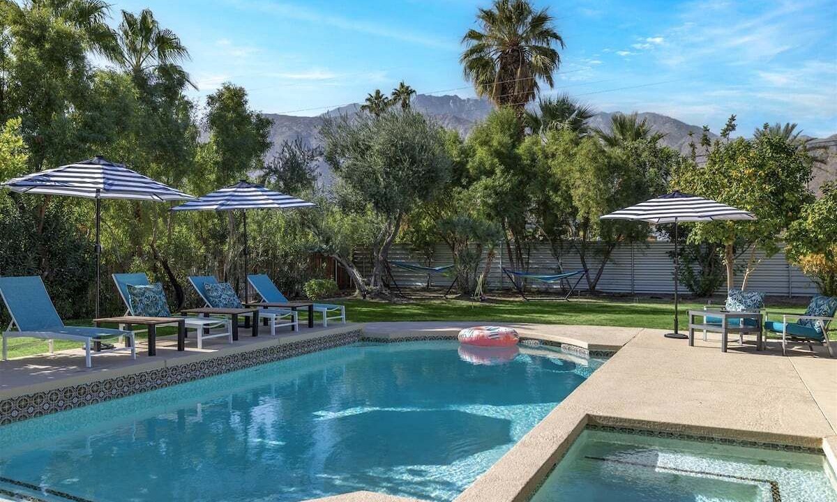 Photo of Outdoor in Racquet Club Estates