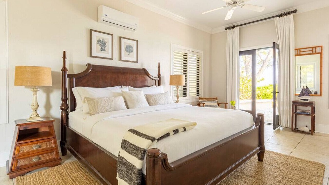Photo of Bedroom in Out Islands