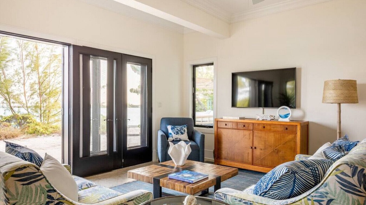 Photo of Livingroom in Out Islands