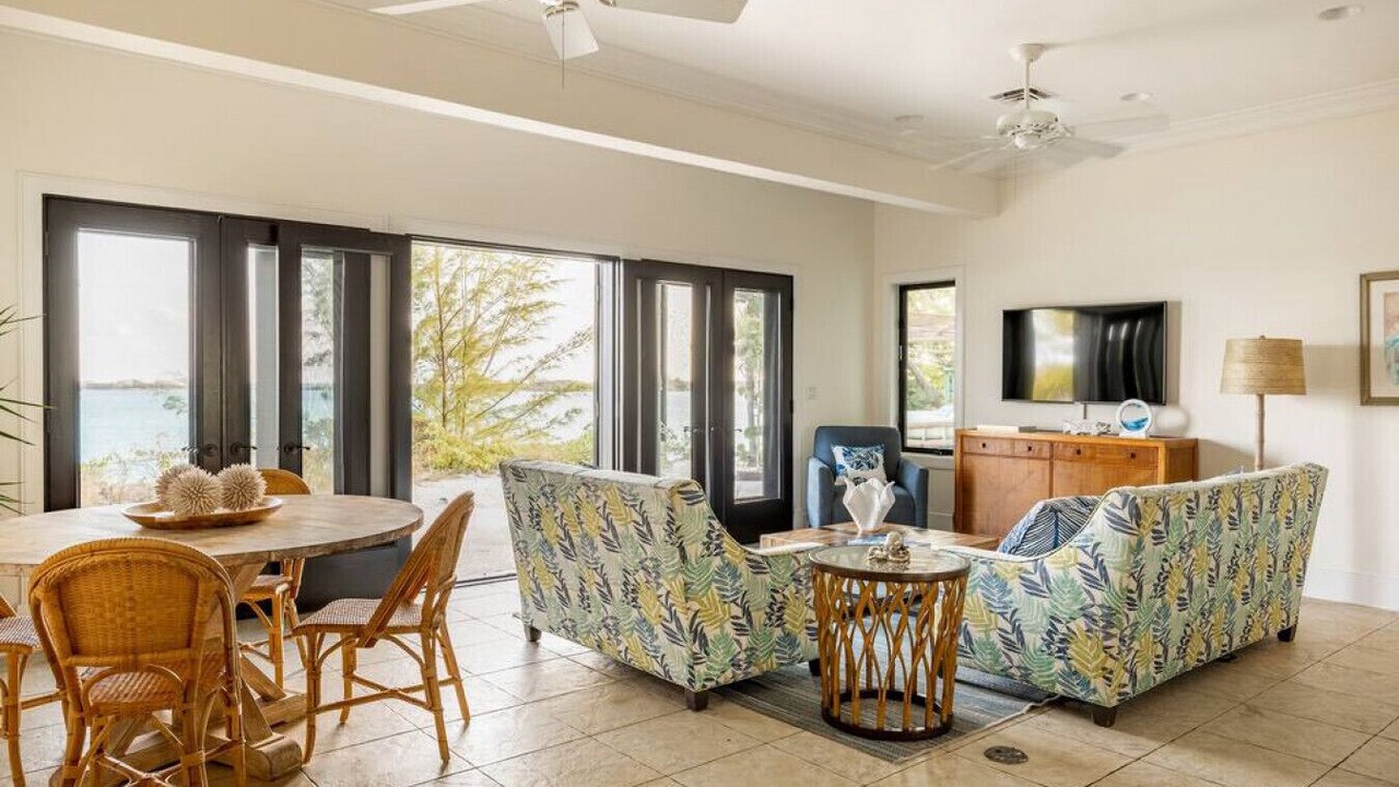 Photo of Livingroom in Out Islands