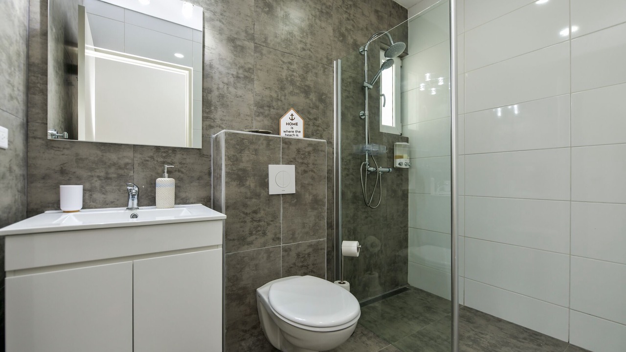 Photo of Bathroom in Oranjestad