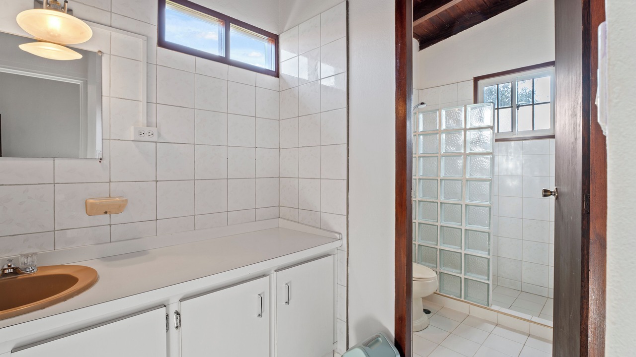 Photo of Bathroom in Tanki Flip