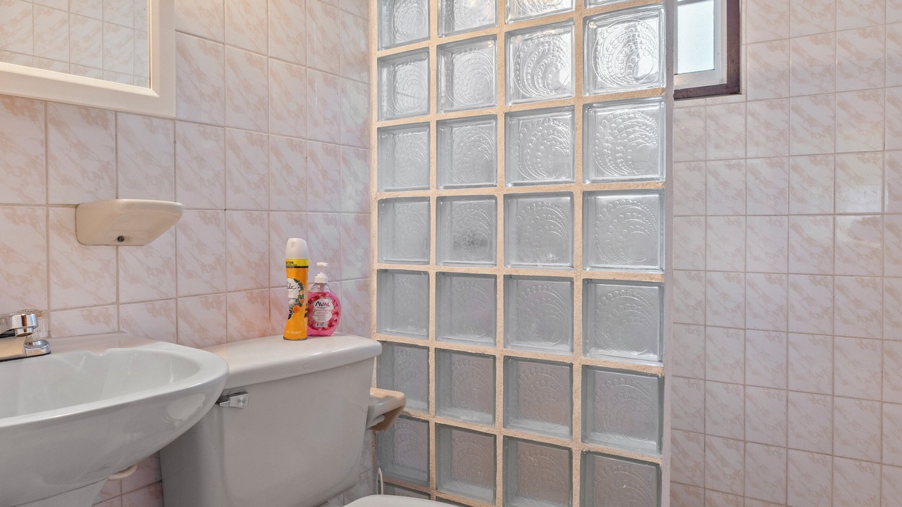 Photo of Bathroom in Tanki Flip