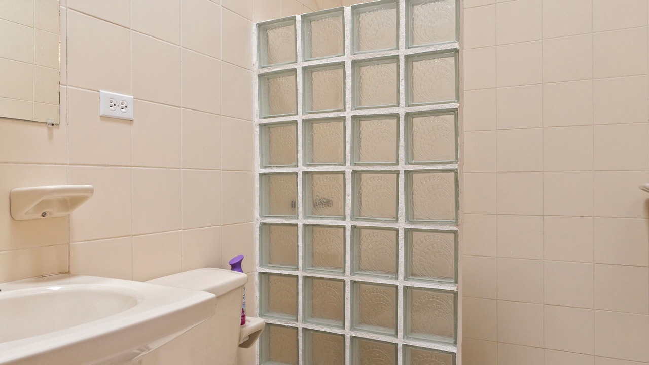 Photo of Bathroom in Tanki Flip