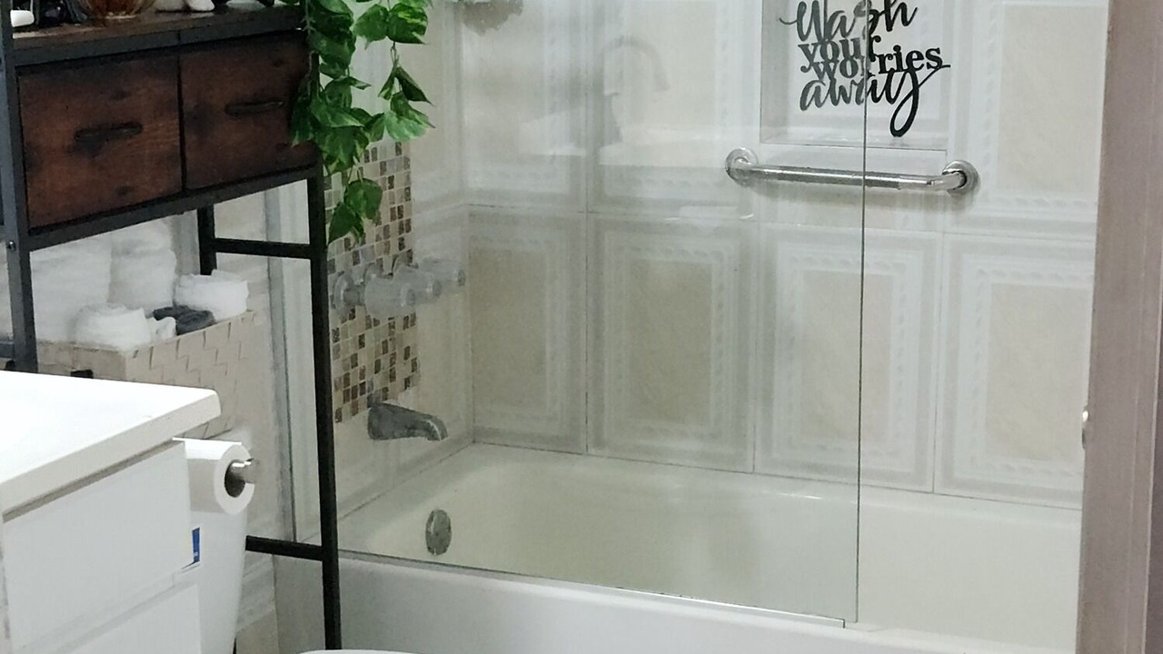 Photo of Bathroom in Tower Isle