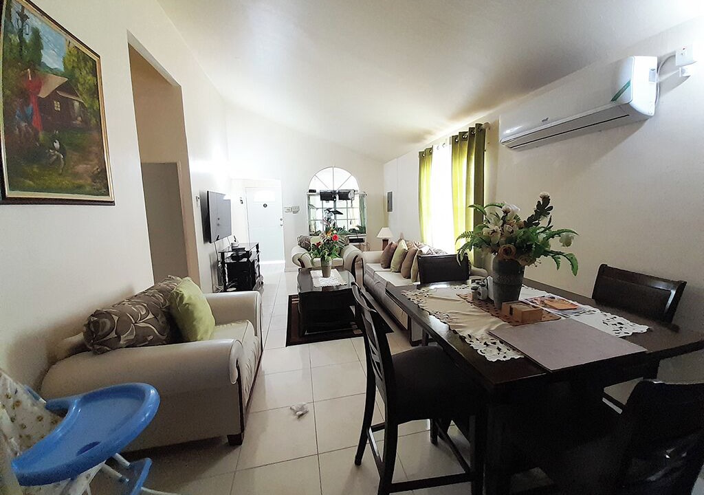 Photo of Livingroom in Old Harbour