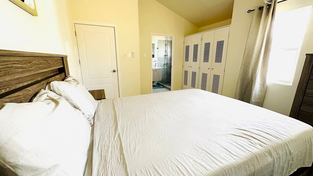 Photo of Bedroom in Discovery Bay