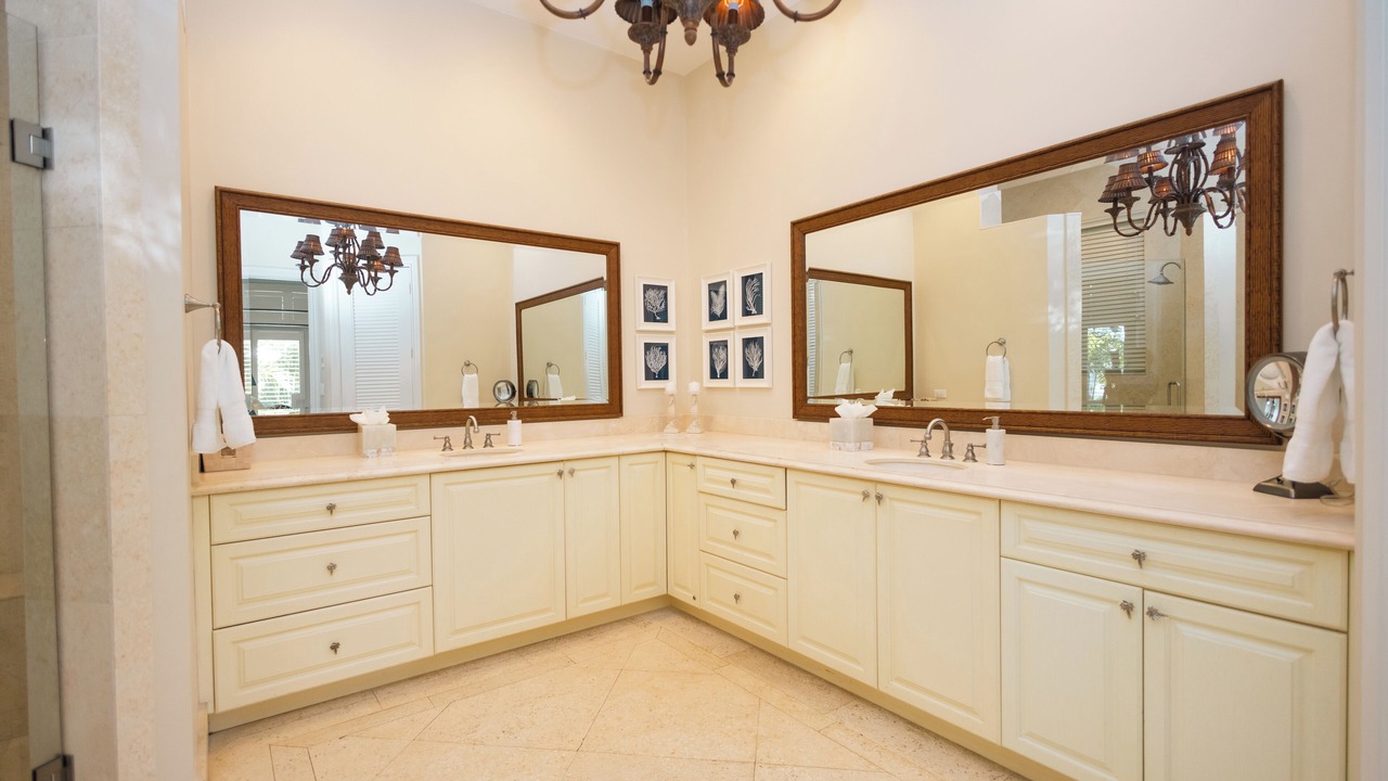 Photo of Bathroom in Dunmore Town