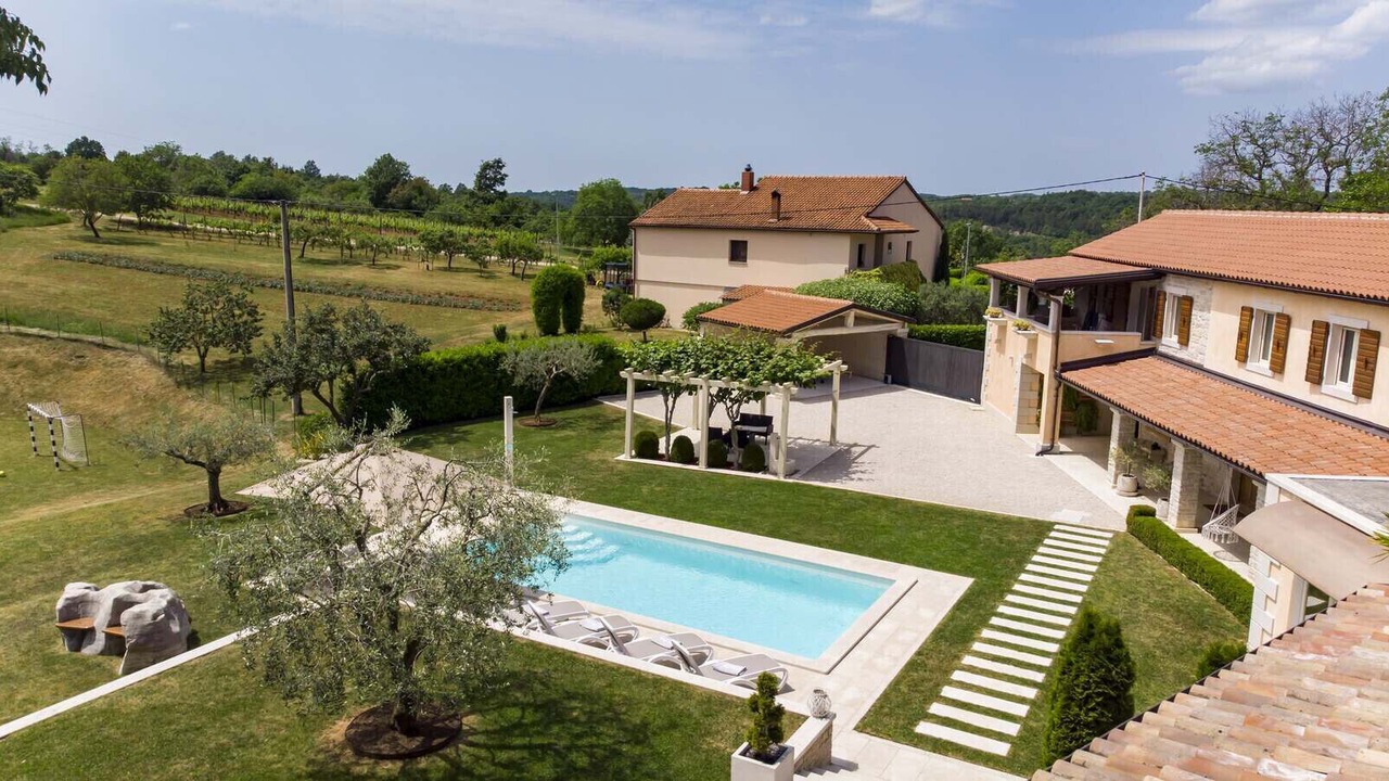 Photo of Outdoor in Beram