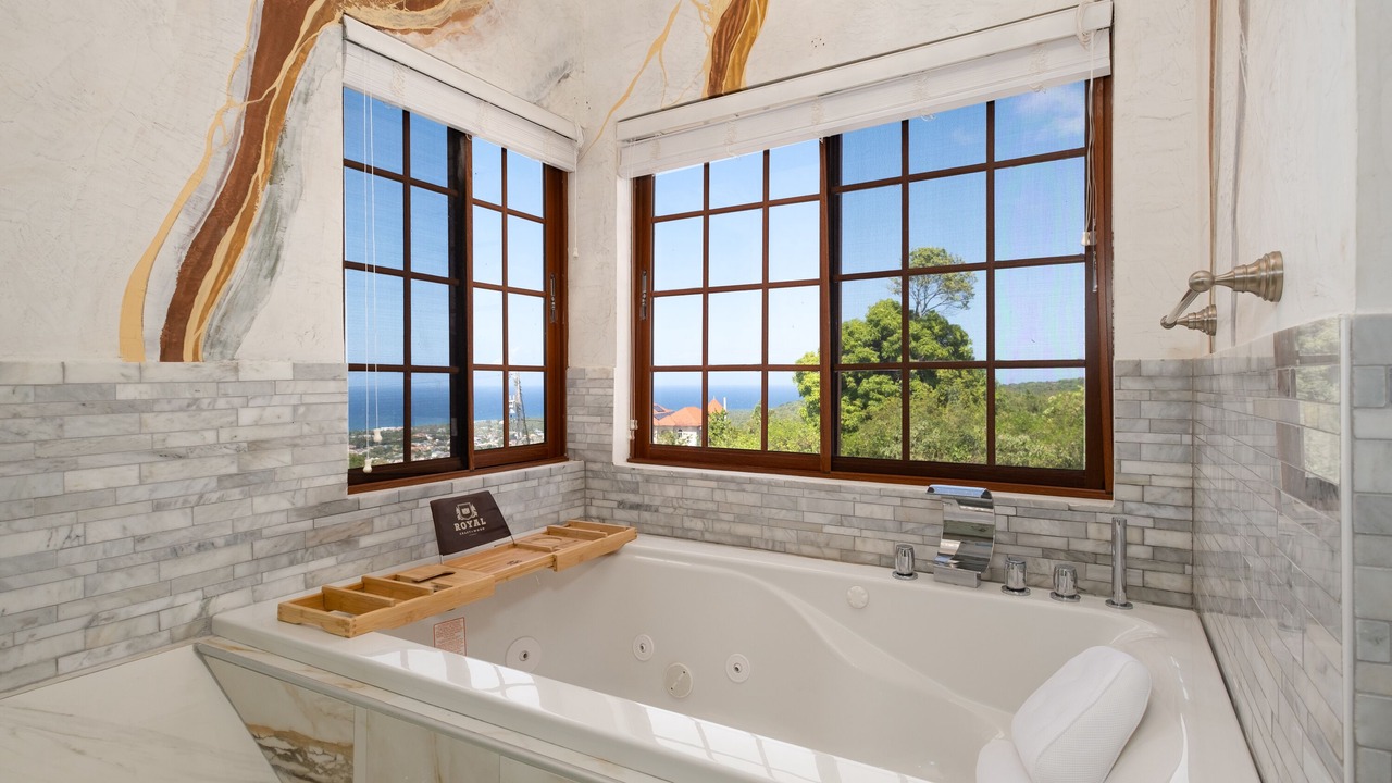 Photo of Bathroom in Discovery Bay