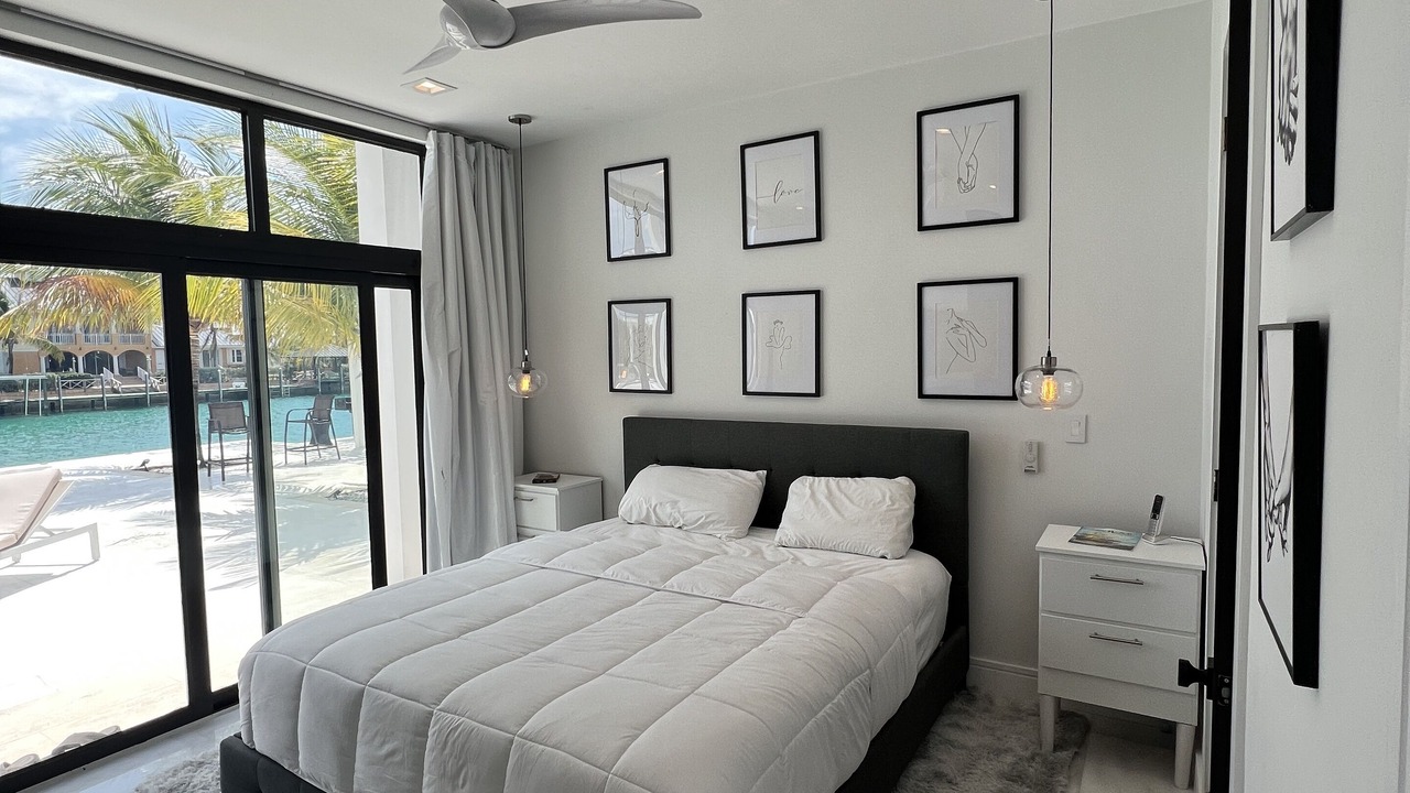 Photo of Bedroom in Bahamia West