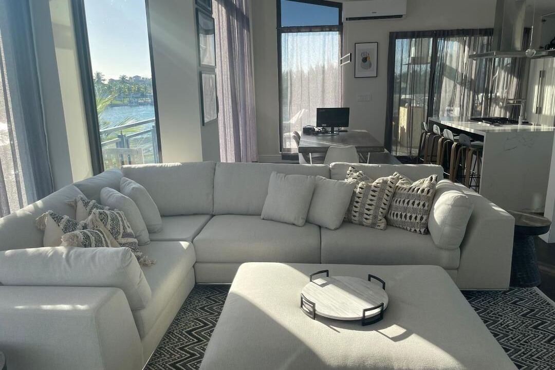 Photo of Livingroom in Bahamia West