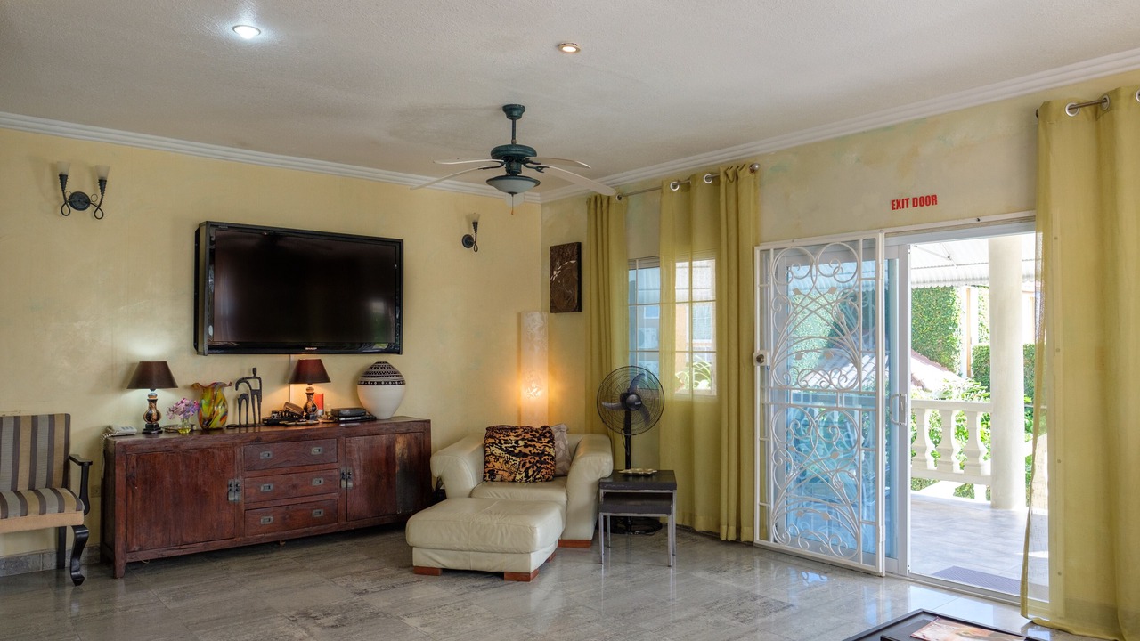 Photo of Livingroom in Tower Isle
