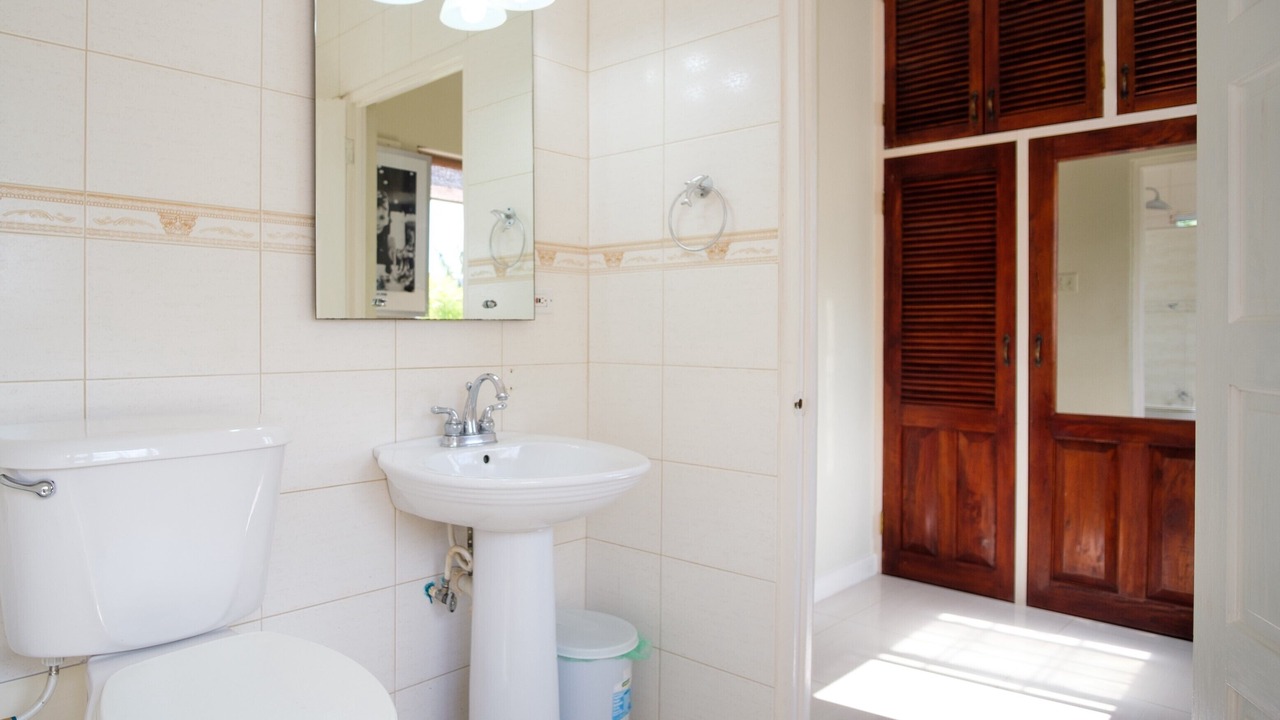Photo of Bathroom in Tower Isle