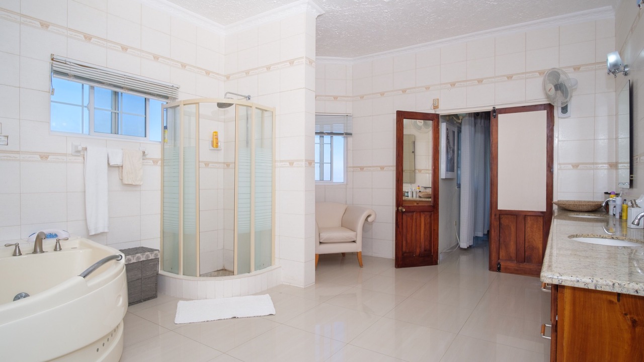 Photo of Bathroom in Tower Isle