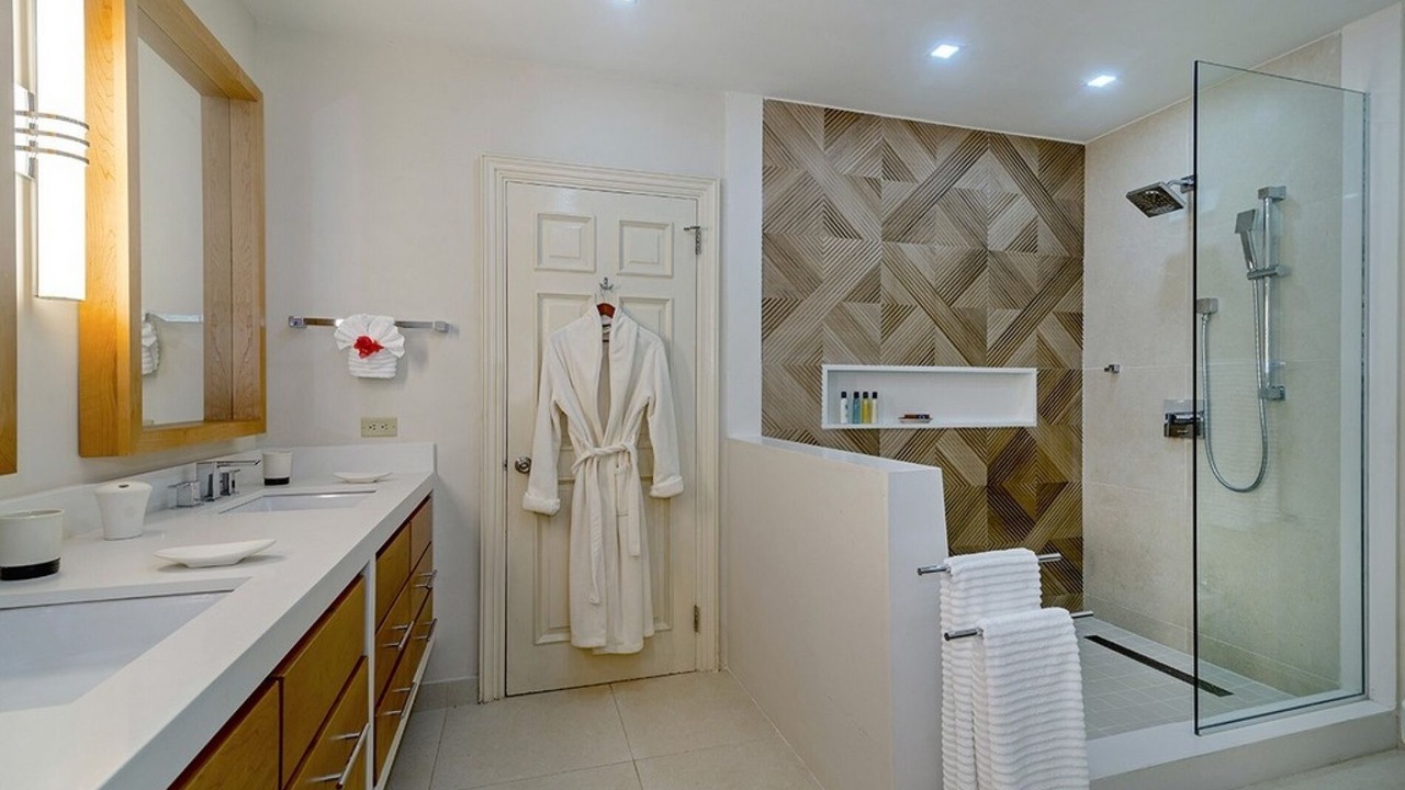 Photo of Bathroom in Discovery Bay