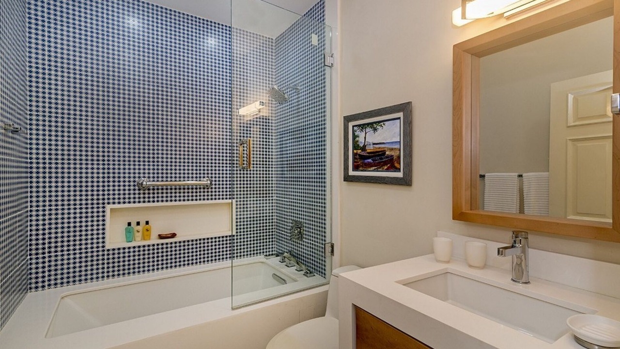 Photo of Bathroom in Discovery Bay