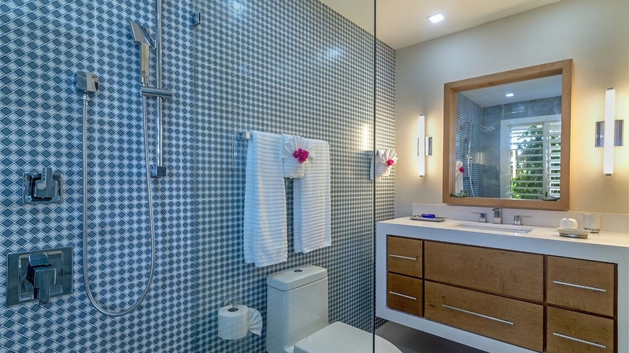Photo of Bathroom in Discovery Bay