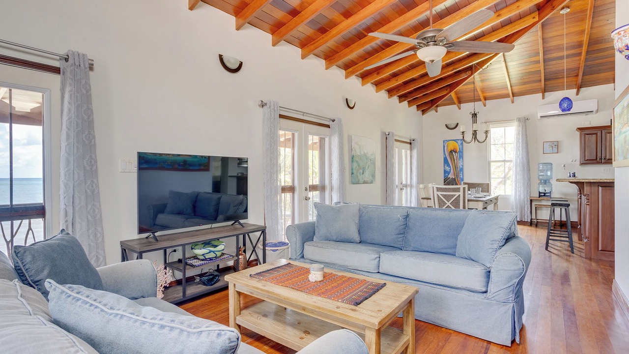 Photo of Livingroom in Caribbean Way