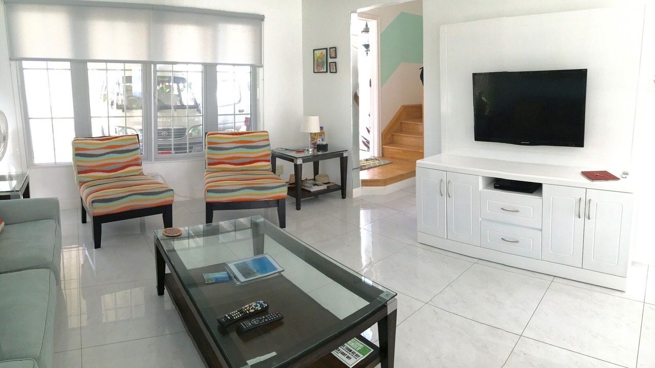 Photo of Livingroom in Orange Bay