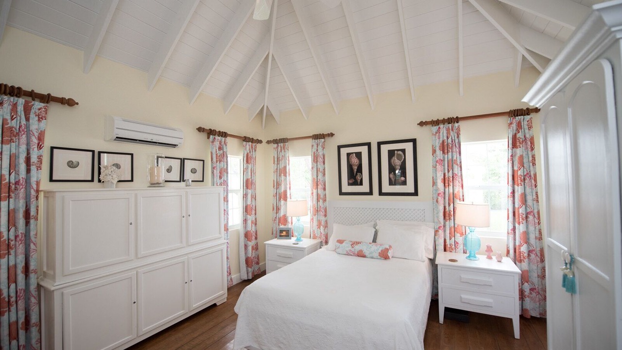 Photo of Bedroom in Dunmore Town