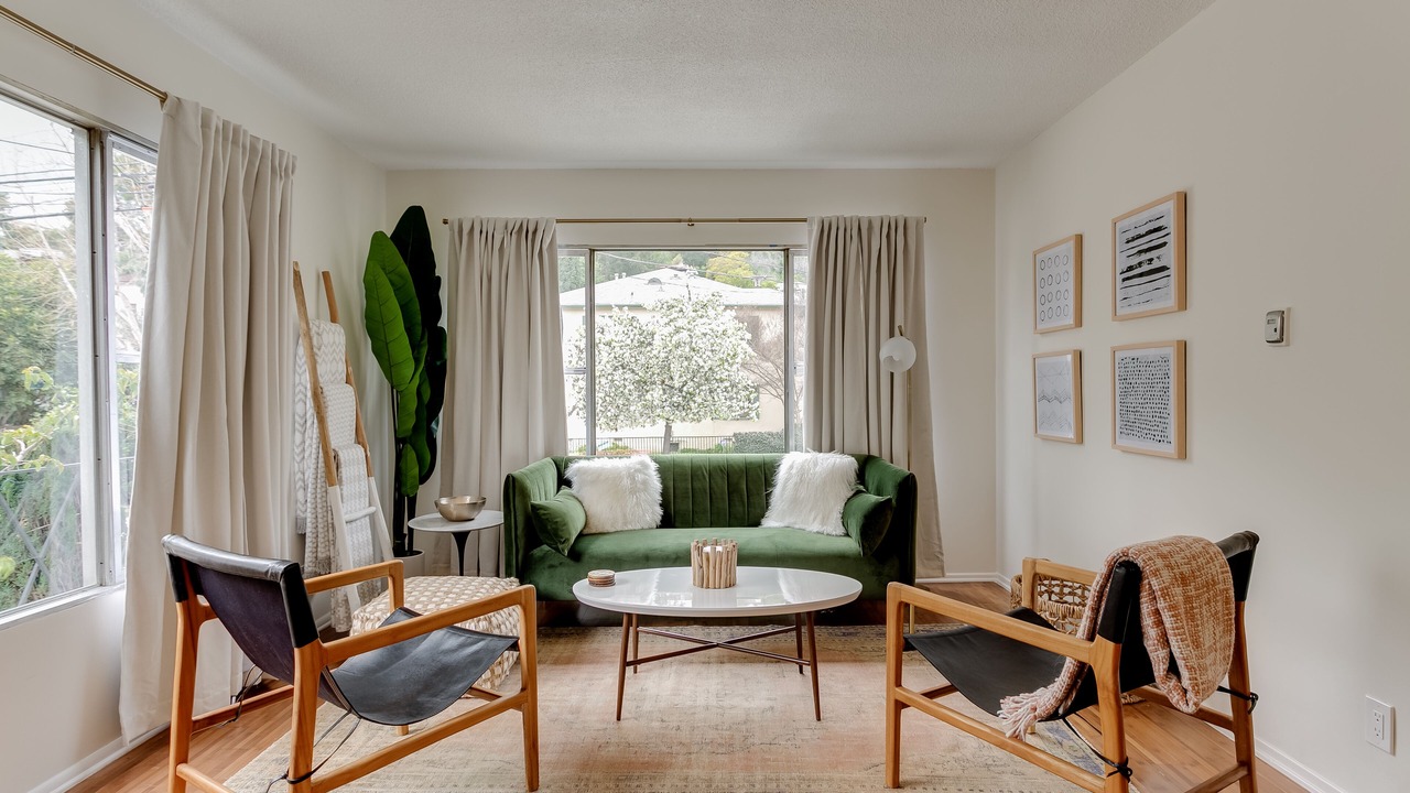 Photo of Livingroom in Beachwood Canyon