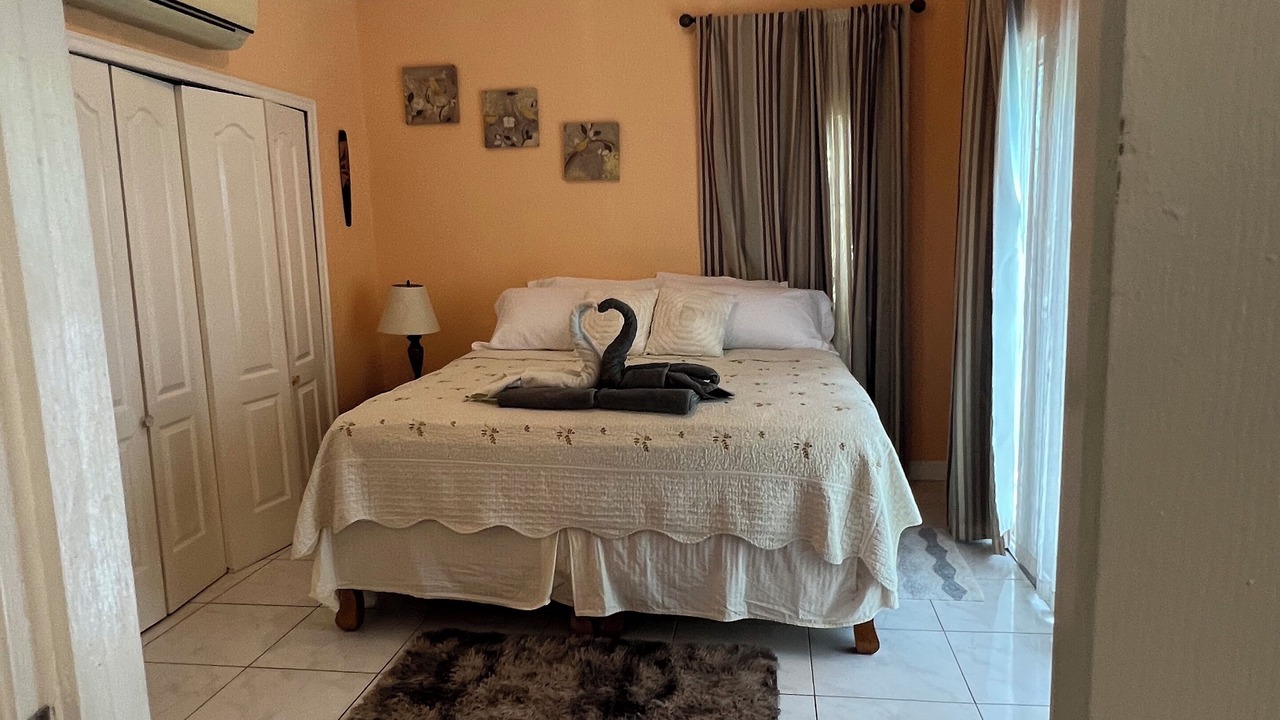 Photo of Bedroom in Orange Bay