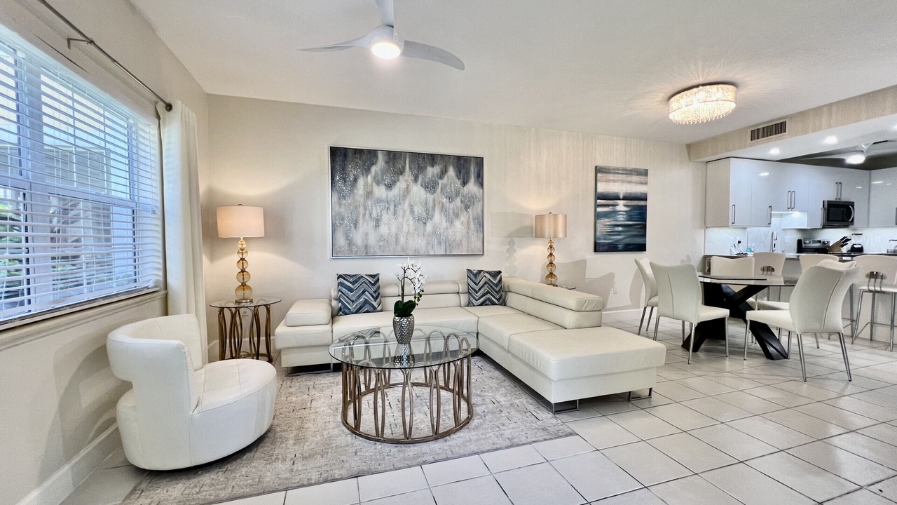 Photo of Livingroom in Seven Mile Beach
