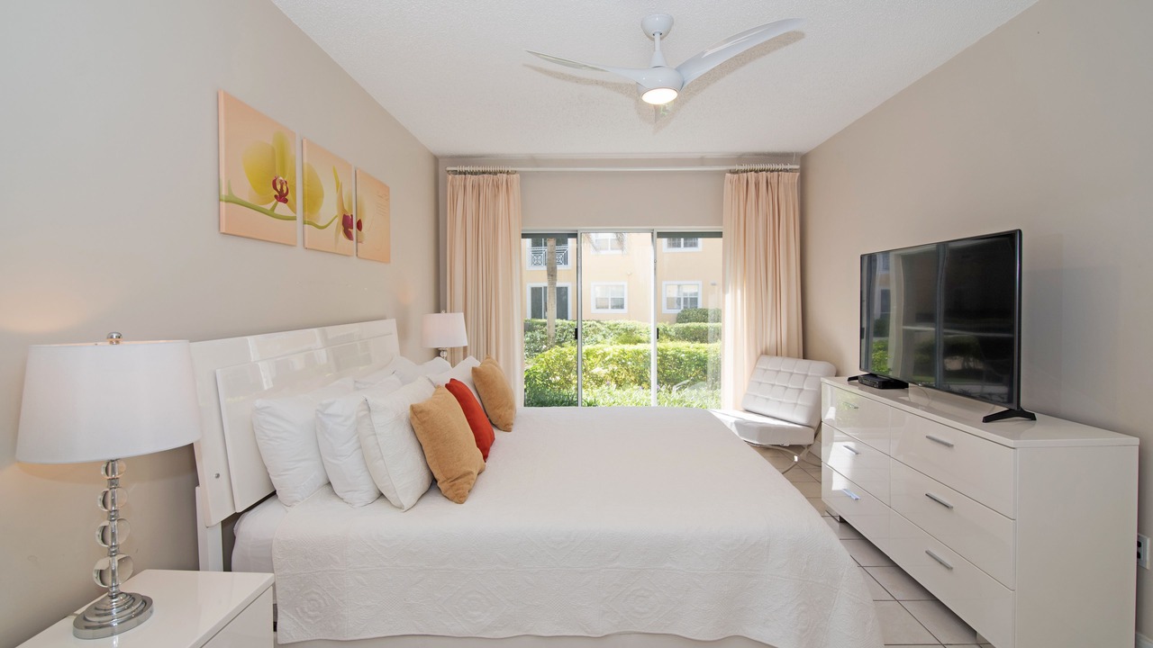 Photo of Bedroom in Seven Mile Beach
