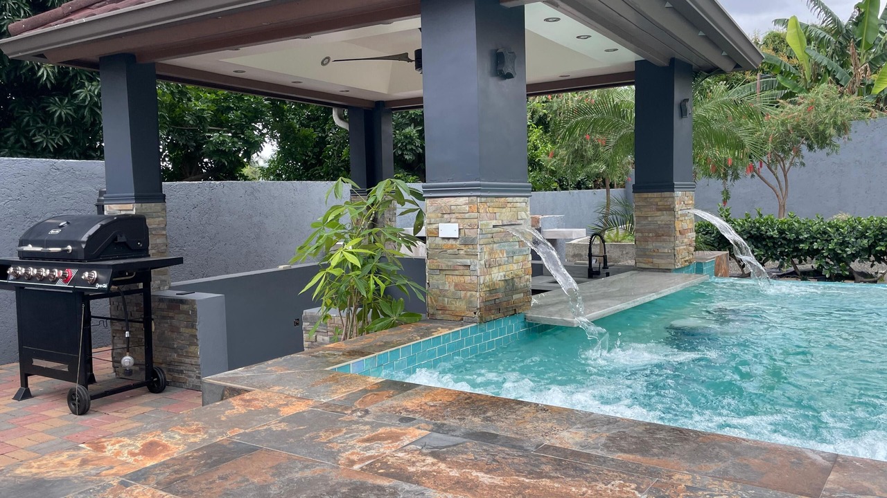 Photo of Patio Balcony in Saint Andrew