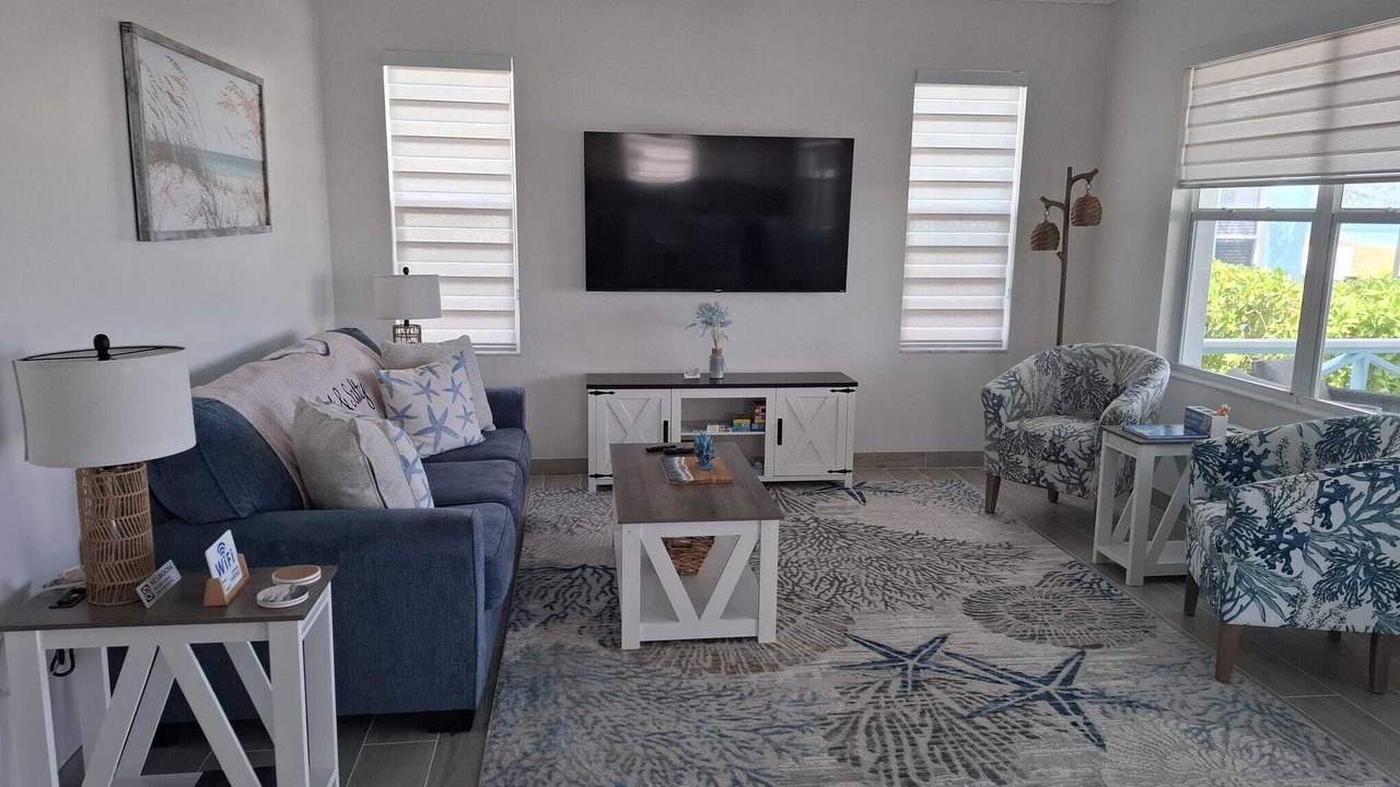 Photo of Livingroom in Spanish Wells