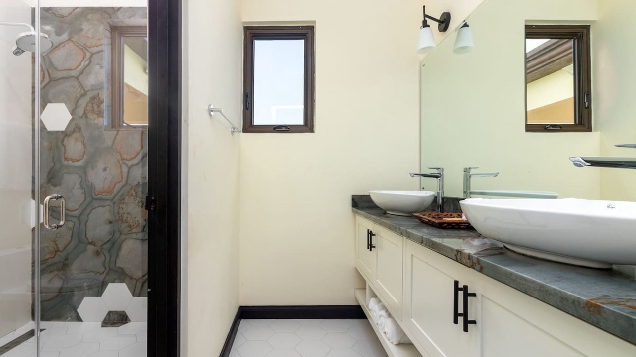 Photo of Bathroom in Tower Isle