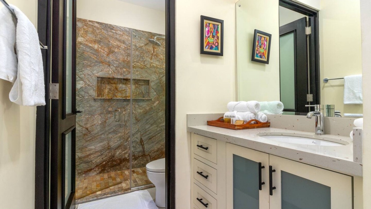 Photo of Bathroom in Tower Isle