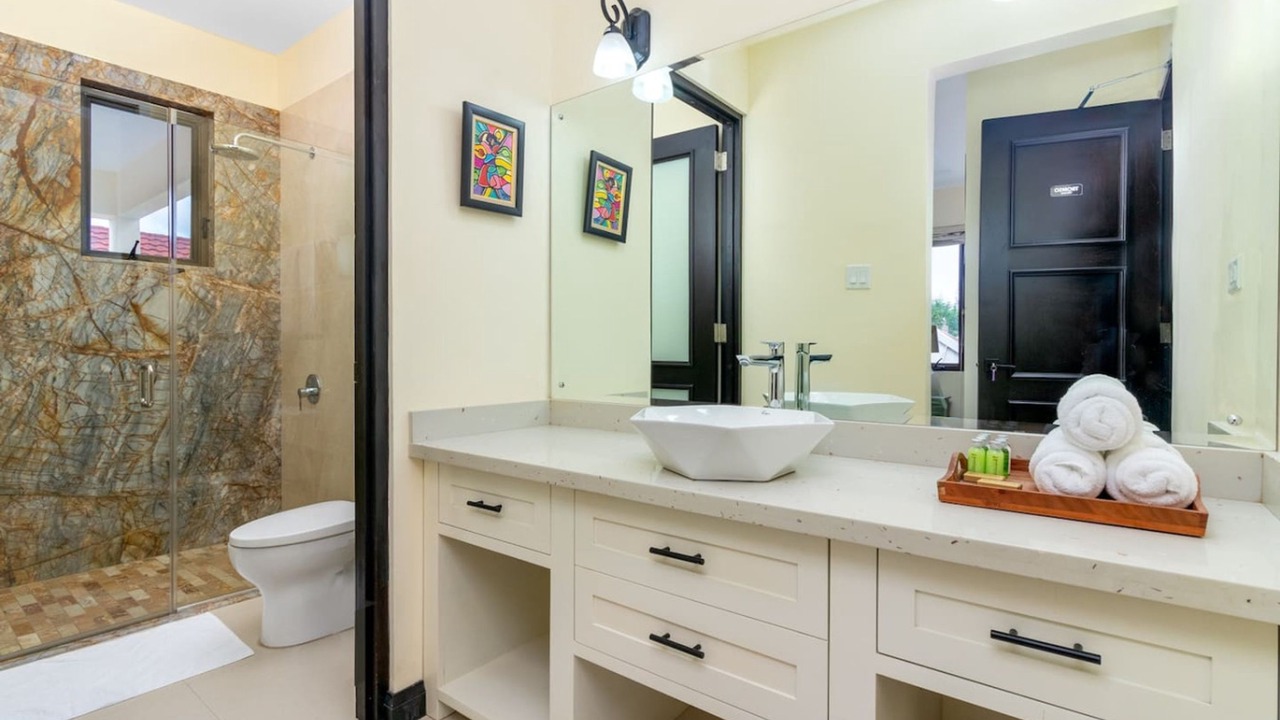 Photo of Bathroom in Tower Isle