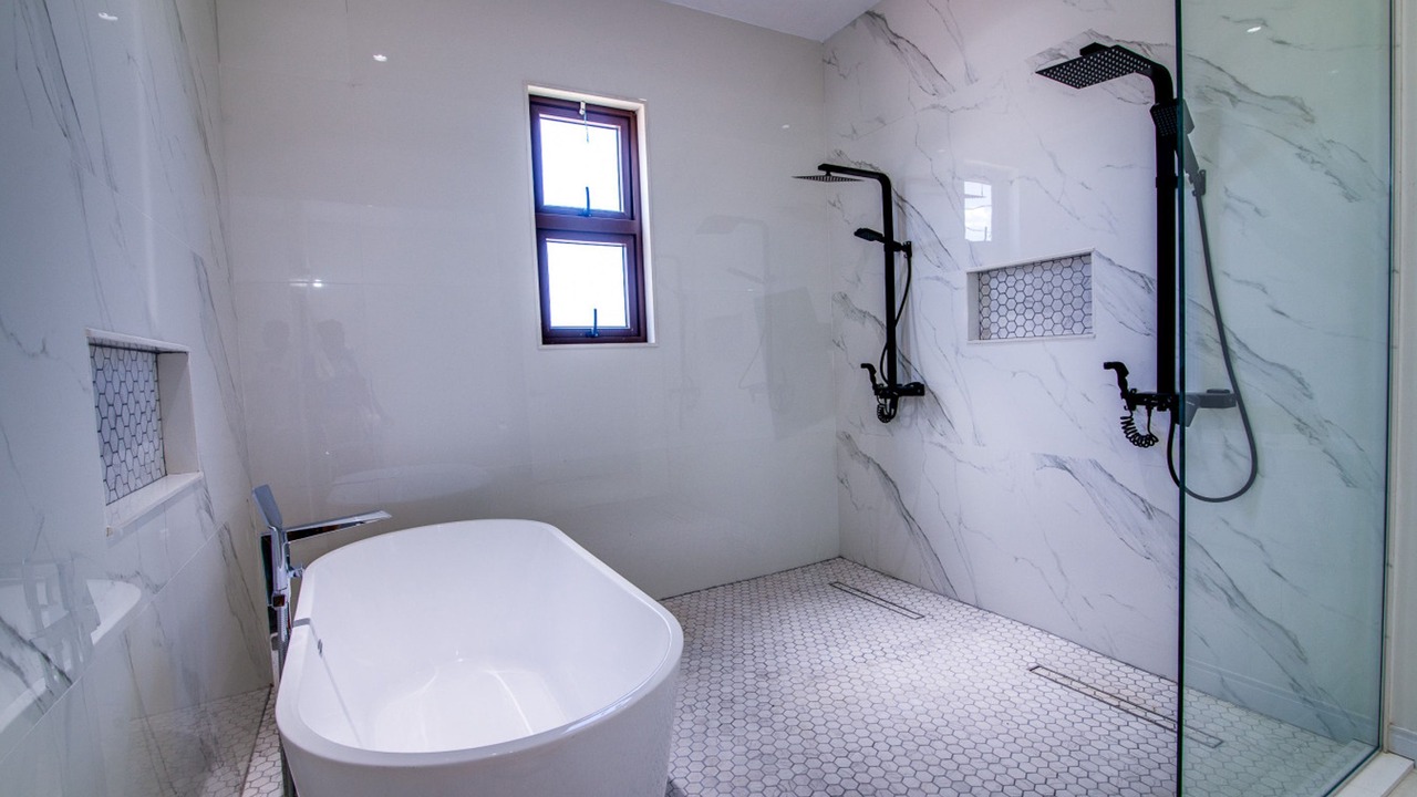 Photo of Bathroom in Tower Isle