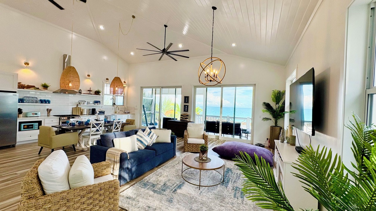 Photo of Livingroom in Current