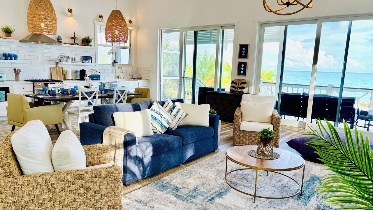 Photo of Livingroom in Current