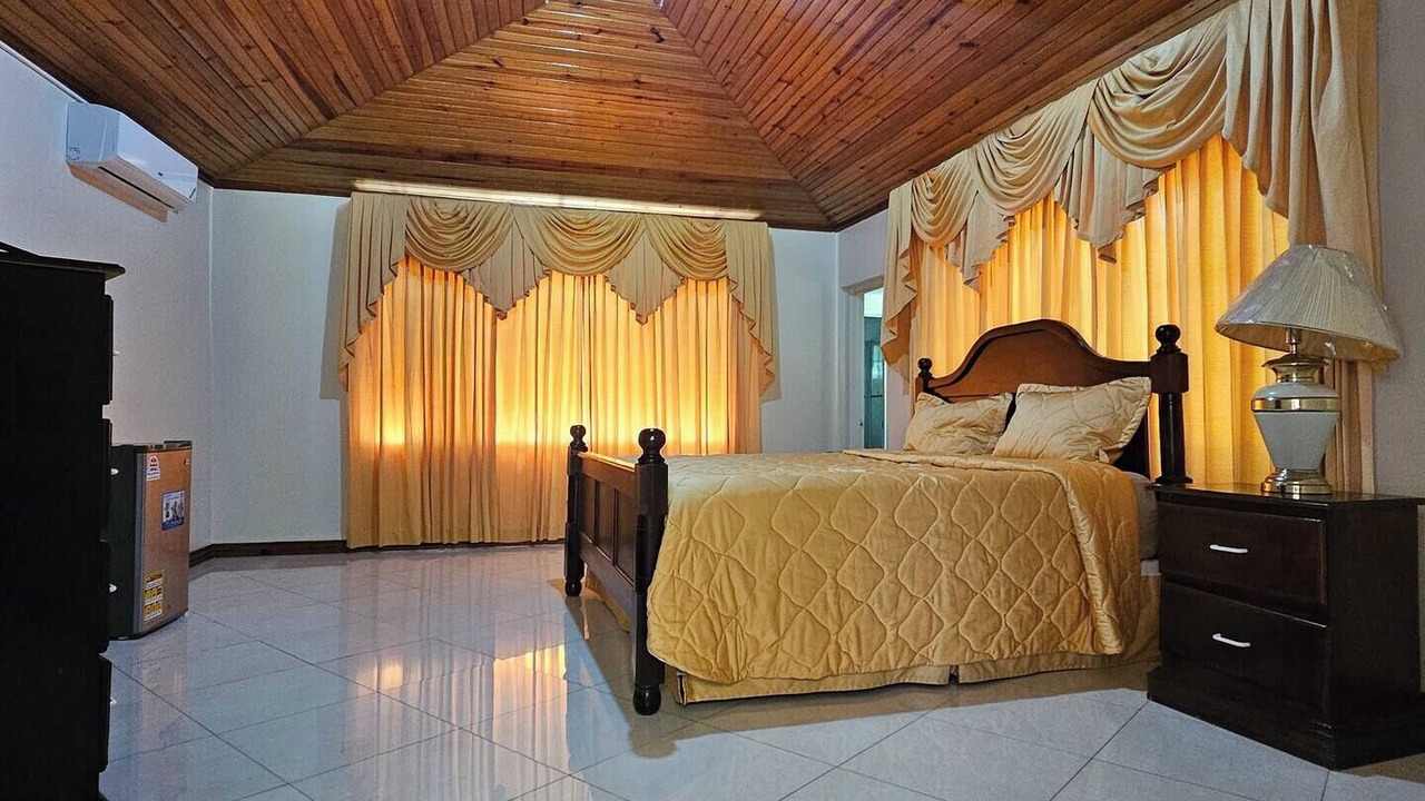 Photo of Bedroom in Mandeville