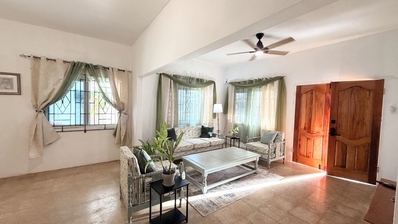 Photo of Livingroom in Moore Town