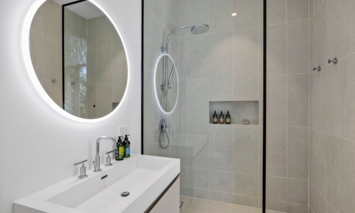 Photo of Bathroom in Long Bay Hills