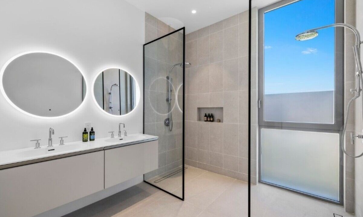 Photo of Bathroom in Long Bay Hills