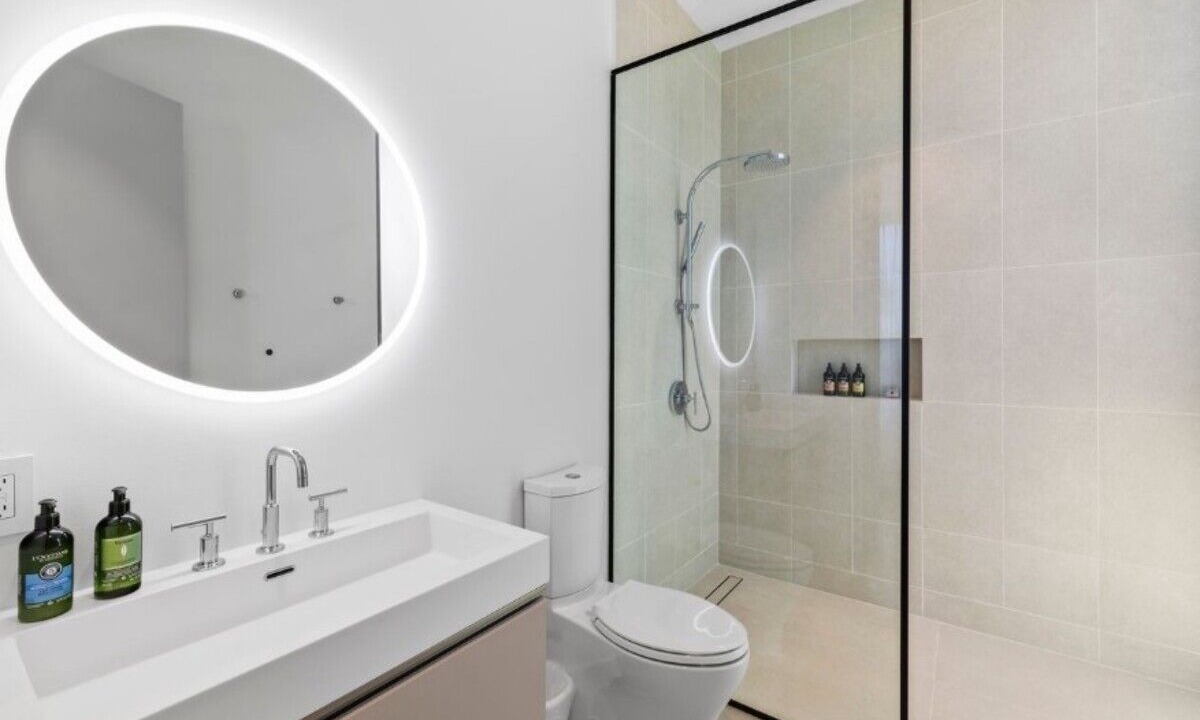 Photo of Bathroom in Long Bay Hills
