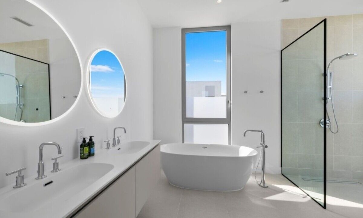 Photo of Bathroom in Long Bay Hills