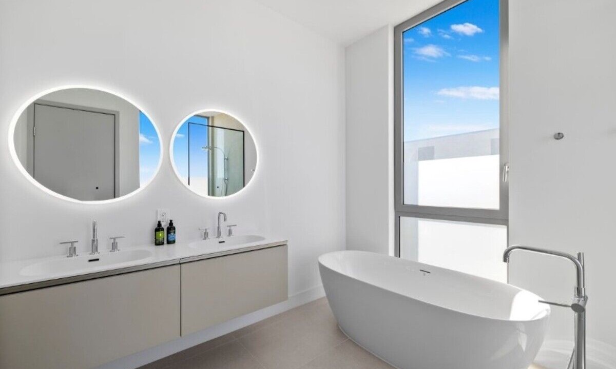 Photo of Bathroom in Long Bay Hills