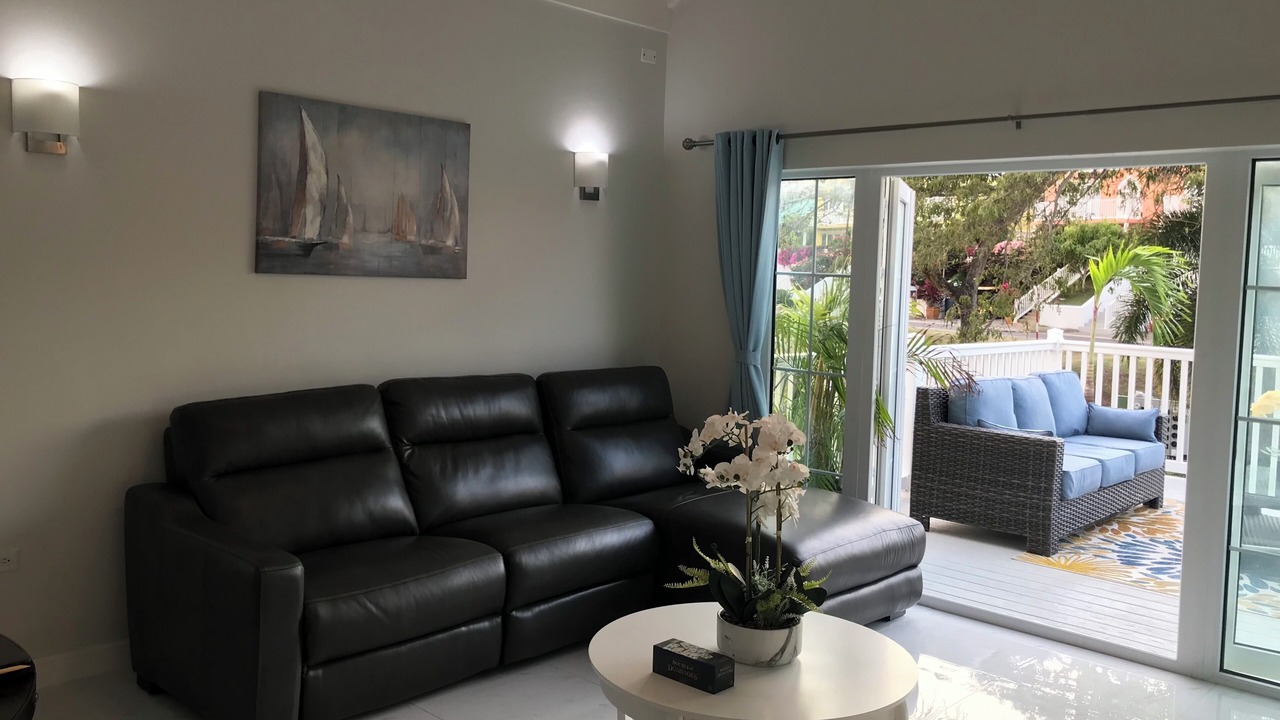 Photo of Livingroom in Orange Bay