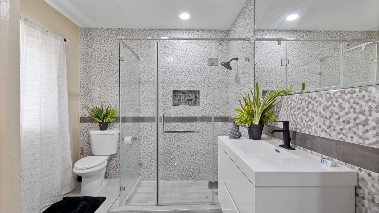 Photo of Bathroom in Tower Isle