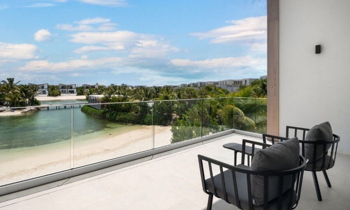 Photo of Patio Balcony in Long Bay Hills